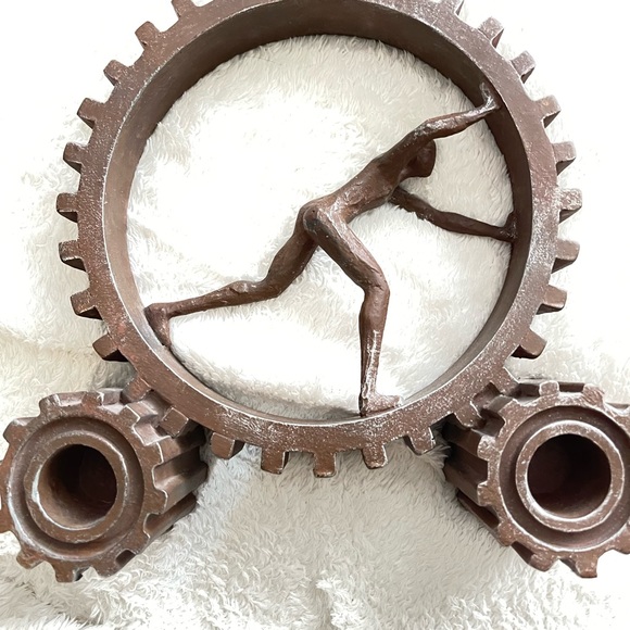 Sculpture Man Running in Gear 10 1/4 - Picture 6 of 6